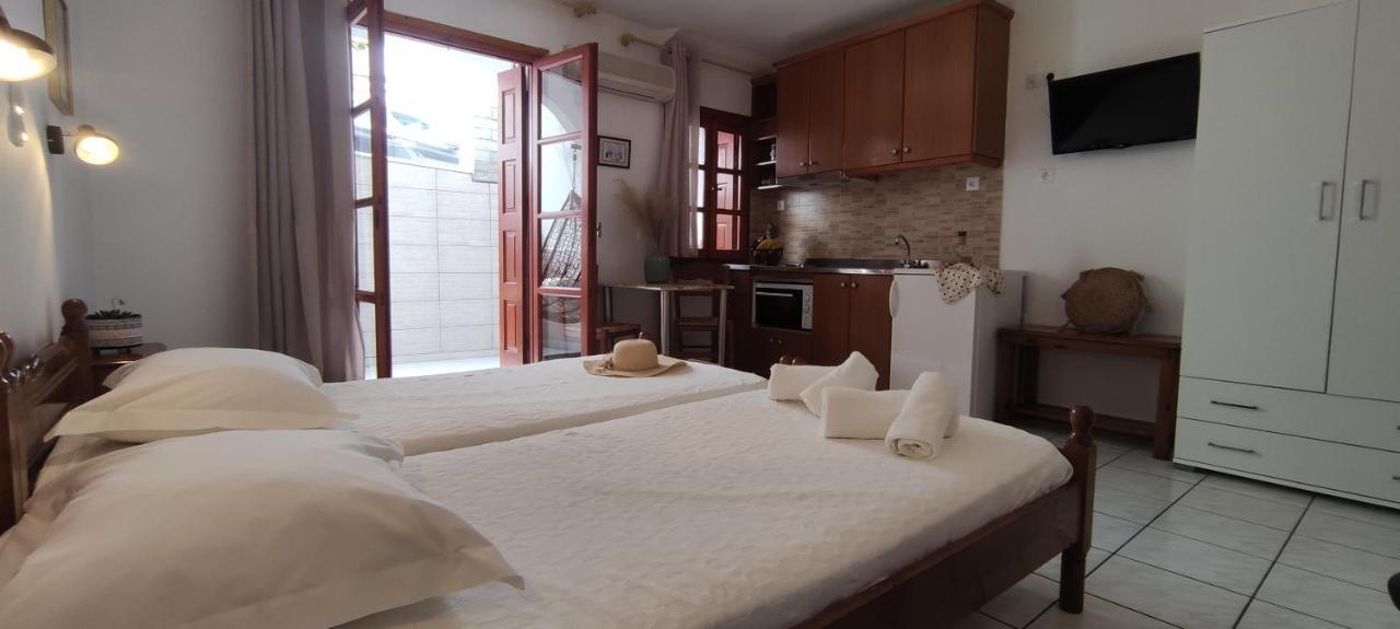 Kapetanos Rooms Naxos City Exterior foto