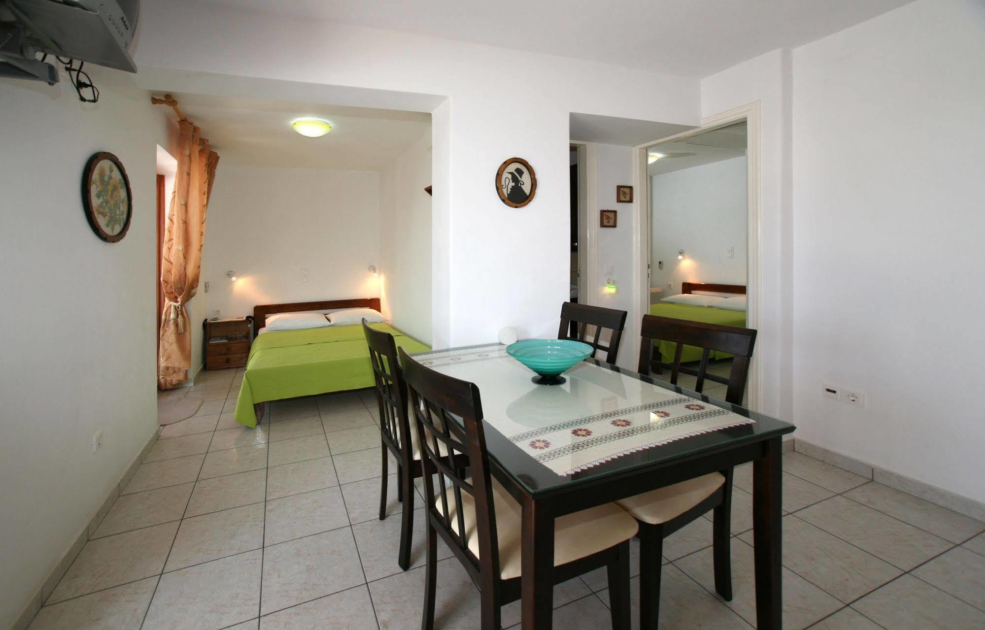 Kapetanos Rooms Naxos City Exterior foto