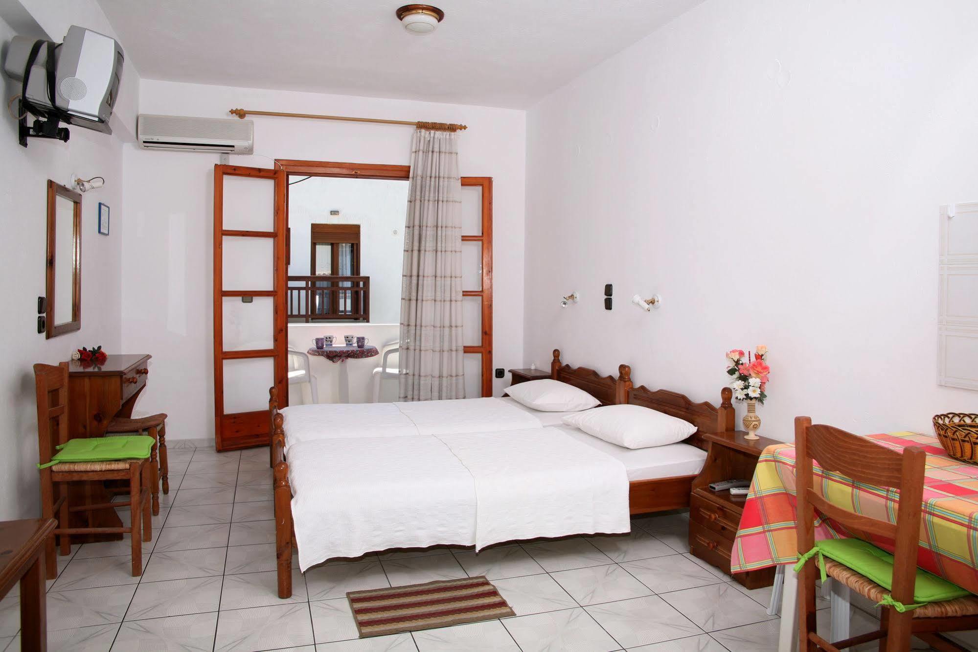 Kapetanos Rooms Naxos City Exterior foto